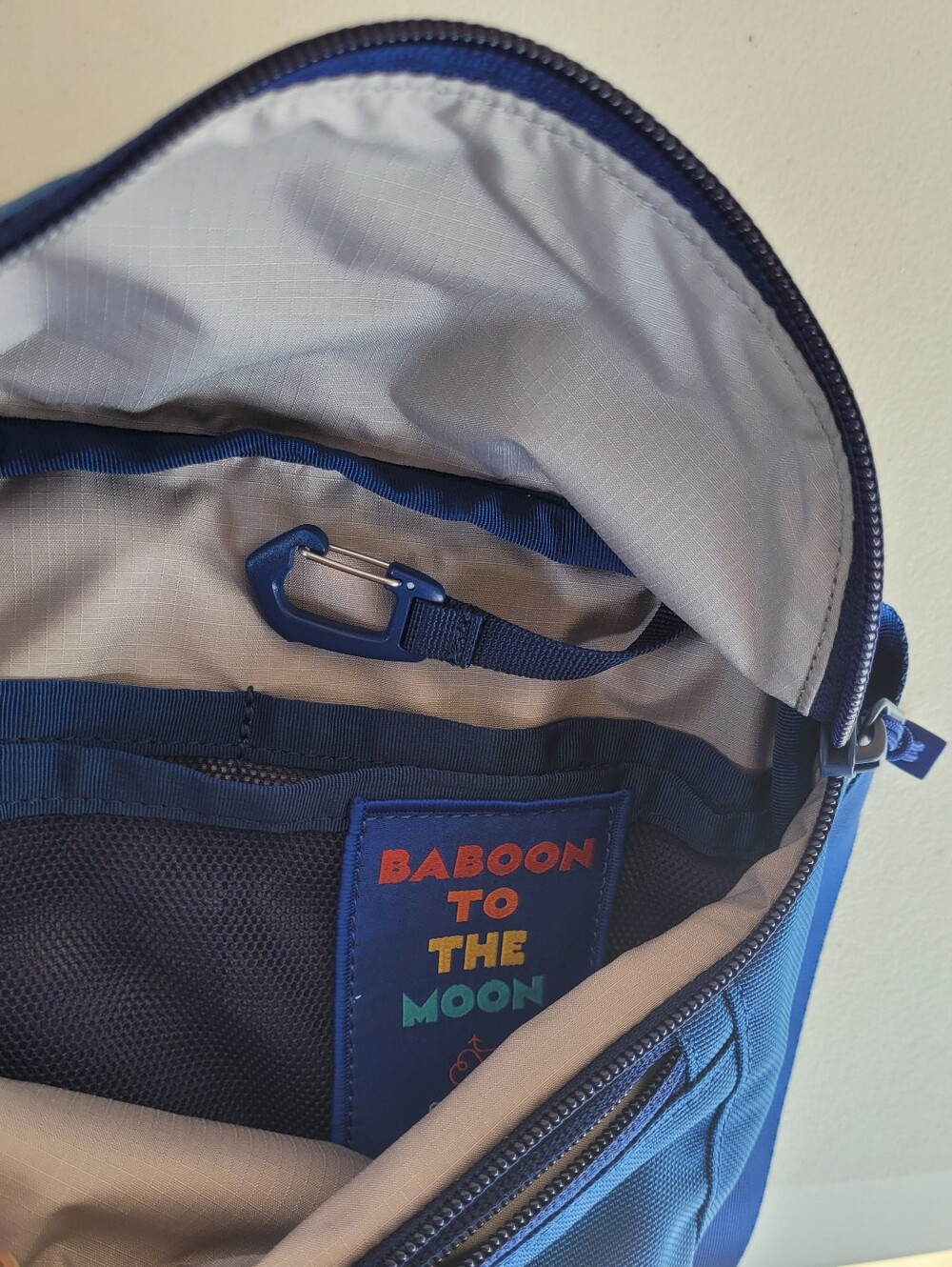Baboon To The Moon Navy Blue Fannypack 3 Liters - Picture 7 of 12